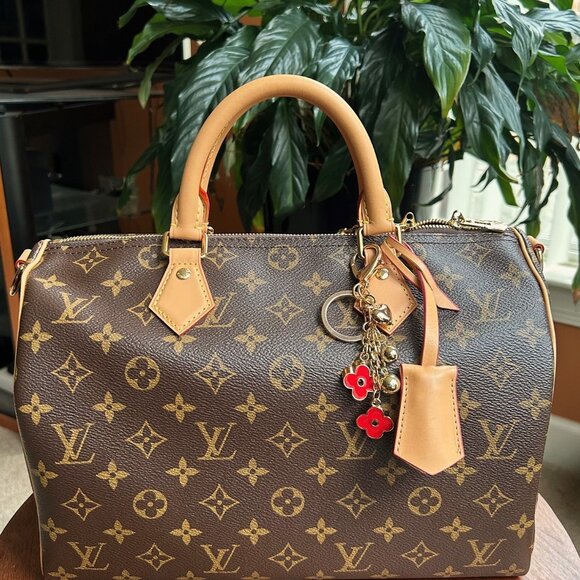 New CLOVER AND HEART Bag Charm Red Gold Tone 💕 - Picture 8 of 9